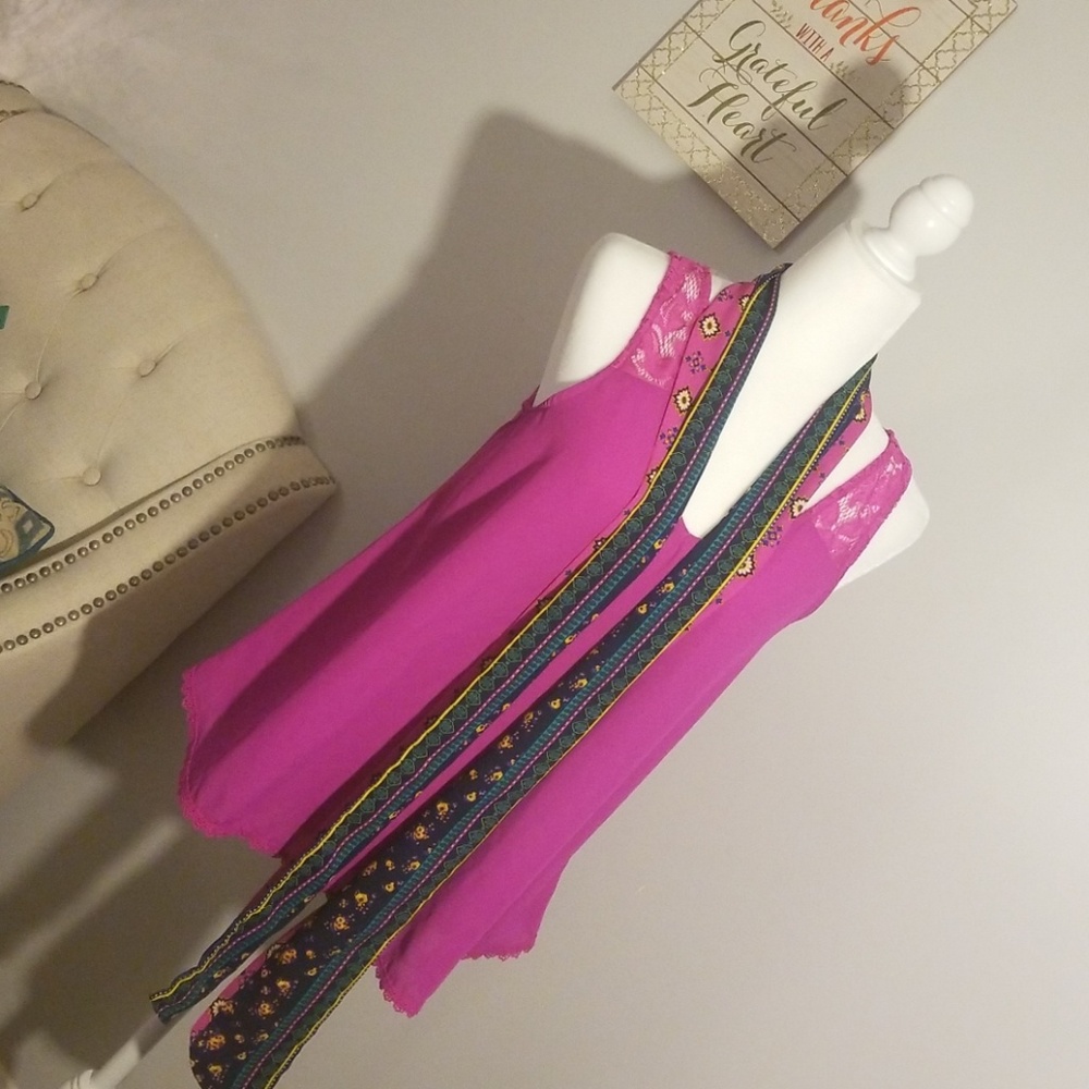 NWT - Fuchsia lace detail tank top